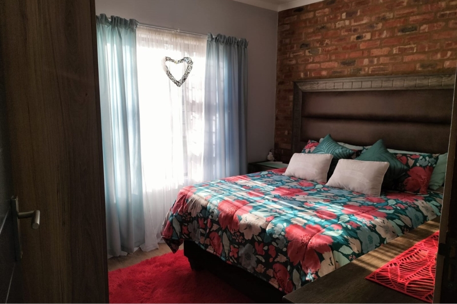 2 Bedroom Property for Sale in Wilkoppies North West